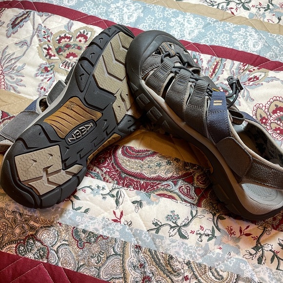 Keen Newport H2 Mens 10.5 Closed Toe Sandal Slip On Hiking Fishing Waterproof - Picture 10 of 15